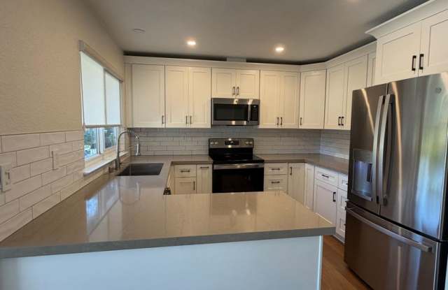 Single story newly remodeled home on the golf course in Lake of the Pines! Huge yard! Gallery 3