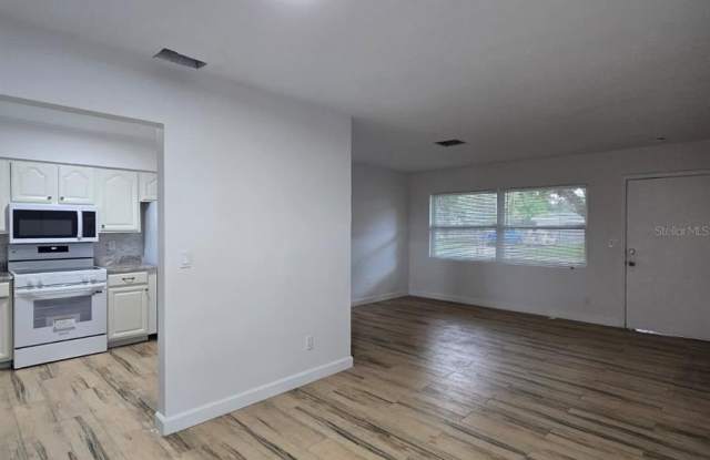 1282 ROBIN HOOD Lane Gallery 2