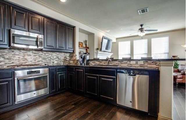 7915 Parkwood Boulevard Gallery 4