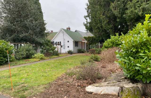 Quaint Hood River Cottage photos photos