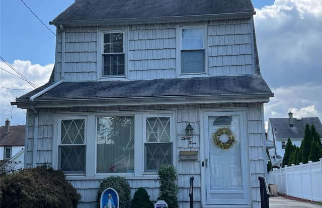 34 Harvard Street - 34 Harvard Street, Williston Park, NY 11596