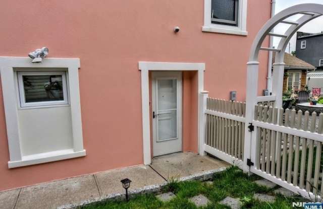 112 Pink Street Gallery 2