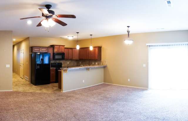 3-Bed Duplex w Garage + Fenced Patio Gallery 3
