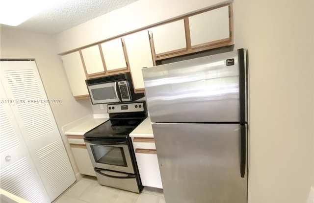 1259 SW 46th Ave photos photos