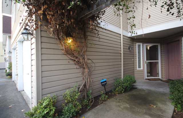 Urban Townhouse Overlooking Judkins Park Gallery 3