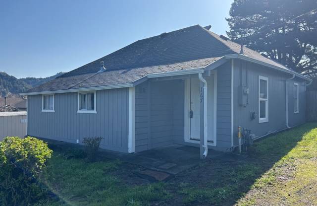 Pet-Friendly 2BD/1BA Home in Rio Dell! photos photos
