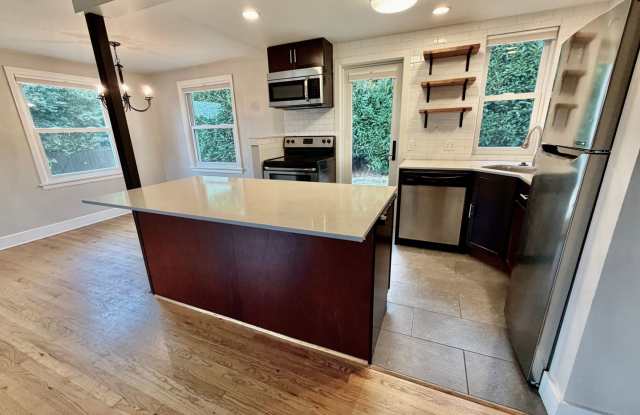 Charming Mid-Century Rambler in Magnolia AVAILABLE NOW! $4495 Gallery 4