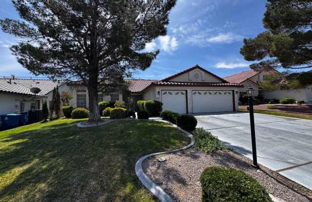 4 BED HOME IN GUARD GATED COMMUNITY! Gallery 1