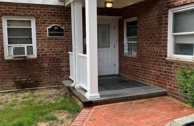 80 Knightsbridge Road - 80 Knightsbridge Road, Great Neck Plaza, NY 11021