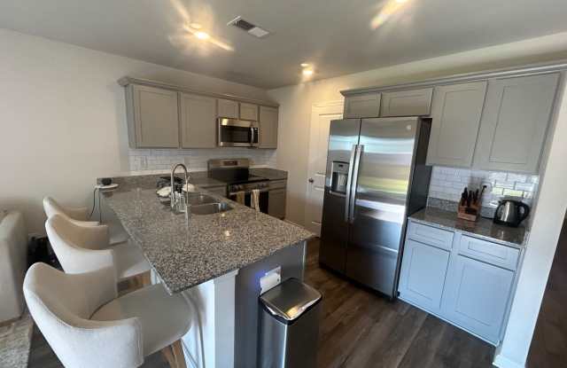3 bed 2 bath/ New construction neighborhood! 1100 Sqft- Access to neighborhood pool included! Gallery 4