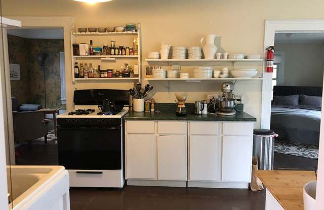 Two Bedroom Cozy House! Gallery 4