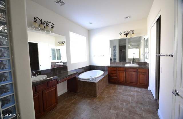 5712 W HEDGEHOG Place - 5712 West Hedgehog Place, Phoenix, AZ 85083