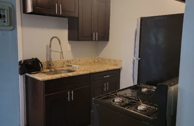 3778 West 33rd 16 - 3778 W 33rd St, Cleveland, OH 44109