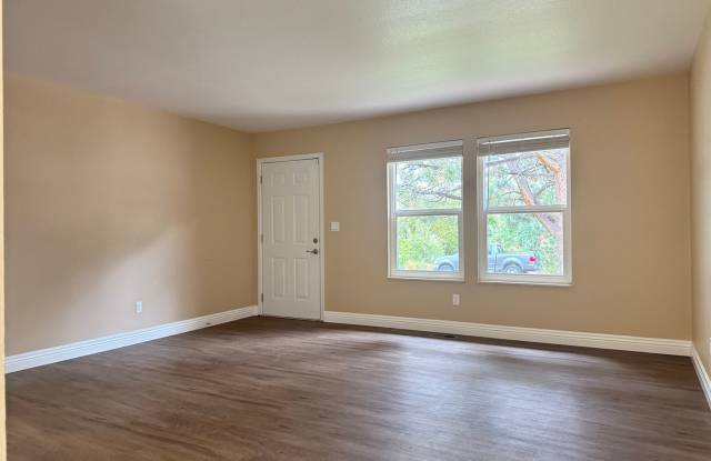 BEAUTIFULLY UPDATED TRI LEVEL HOME IN VISTA GRANDE AREA Gallery 4