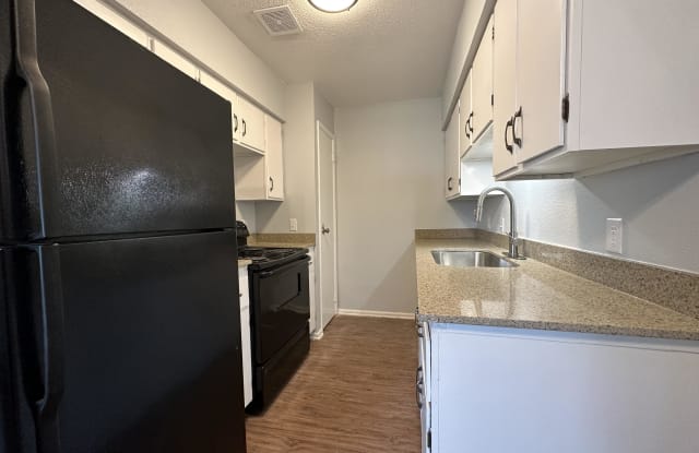 3802 Pine Street - 2 - 3802 Pine Street, Texarkana, TX 75503