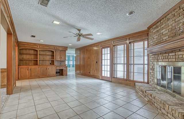 4309 Country Club Drive Gallery 4