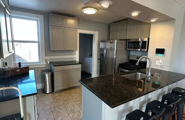PET FRIENDLY 2 BEDROOM, 1 BATHROOM SINGLE FAMILY HOME CLOSE TO DOWNTOWN! Gallery 4