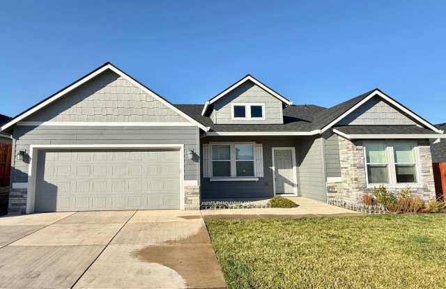 Modern 4 Bedroom, 2 Bathroom Home in East Medford Gallery 1