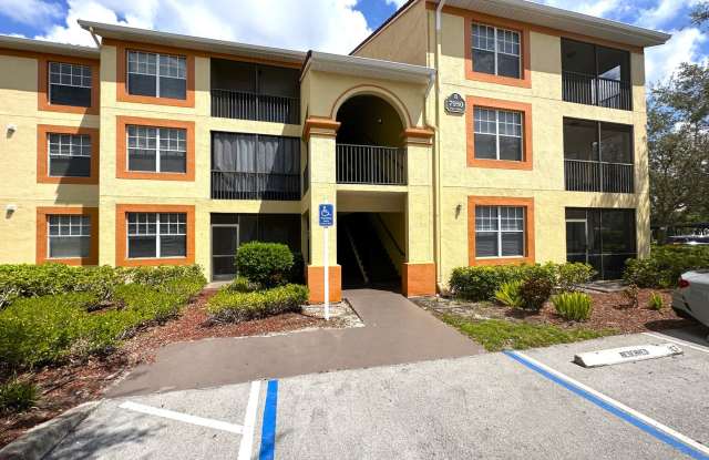 ** FAIRWAY PRESERVE ** 2 BED / 2 BATH CONDO - PET OK! - NORTH NAPLES – ANNUAL RENTAL - 7950 Preserve Circle, Collier County, FL 34119