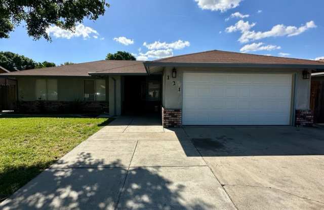 Cozy 3-Bedroom, 2-Bath Home photos photos