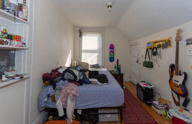 Large 3 bed in Allston Gallery 4