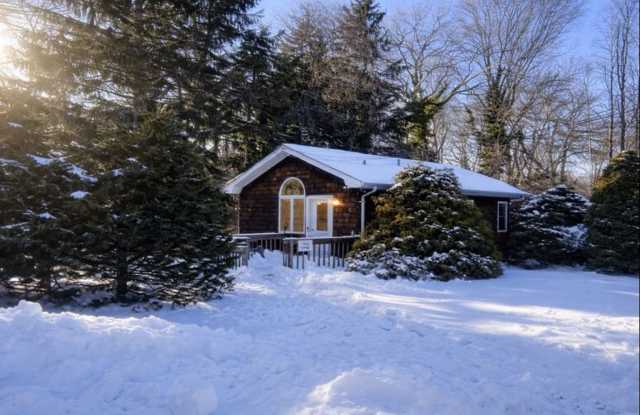 Spacious 1-bedroom, 1-bathroom (Cottage) photos photos