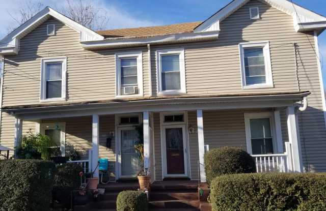 Two Bedroom Two Story Townhome Close to the Downtown Area for Rent! photos photos