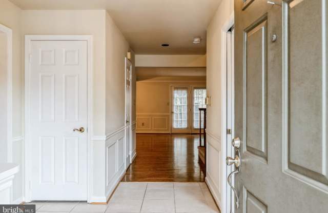 10900 BREWER HOUSE ROAD Gallery 3