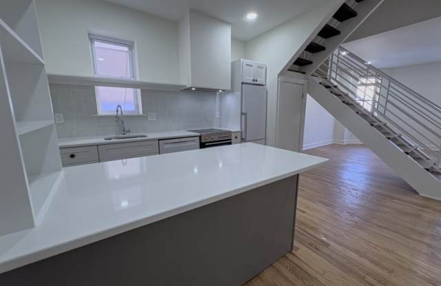 2111 Green St - 2R photos photos