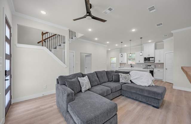 5511 Black Pine Circle Gallery 4
