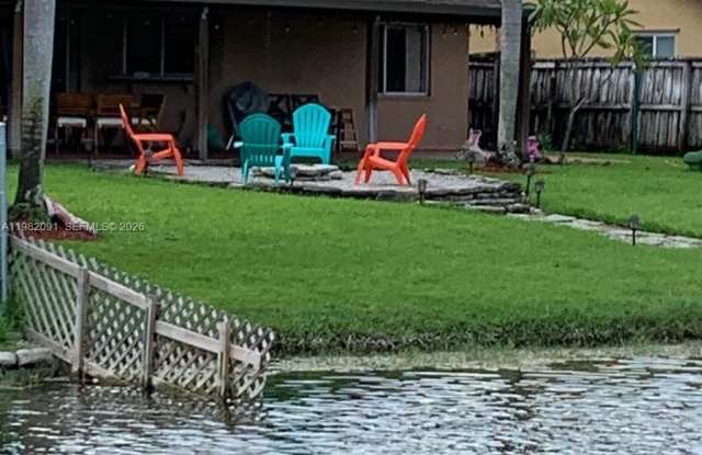 8421 SW 28th St photos photos