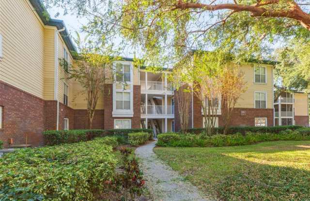 10024 STRAFFORD OAK COURT - 10024 Strafford Oak Court, Carrollwood, FL 33624