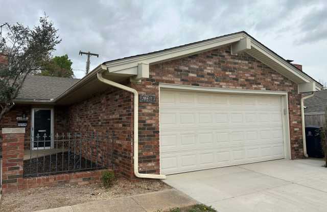 2 Bedroom 2 Bathroom Duplex****SPRING SPECIAL****HALF OFF FIRST FULL MONTH**** photos photos