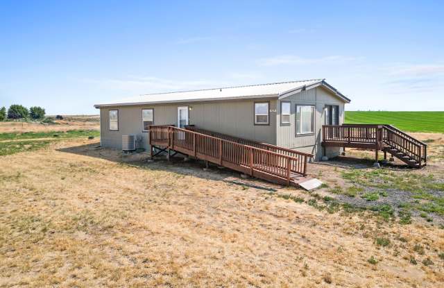 Country Living with a Huge Shop - 3BR on Acreage, Livestock Welcome! photos photos