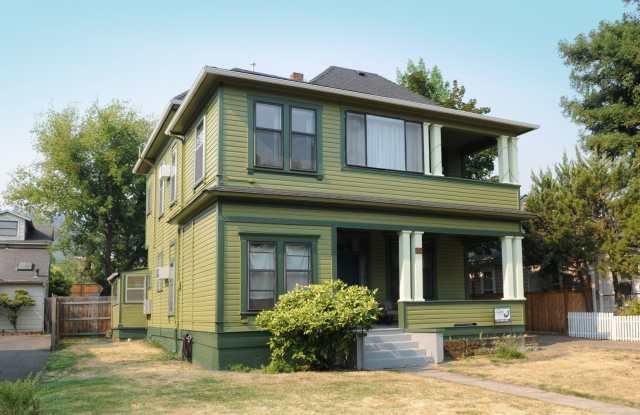 One bedroom, ground floor apartment in Railroad district | Available November 6 Gallery 1
