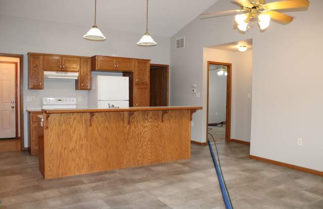 4 bedroom one block from campus - 1202 Vattier Street, Manhattan, KS 66502