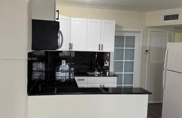 4721 NW 33rd Ave photos photos