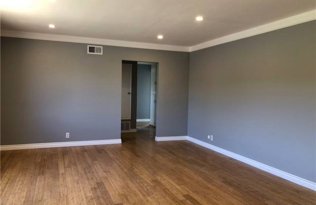11889 Cedar Avenue Gallery 3