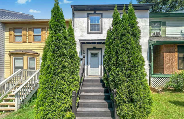 Charming 3BR Townhome Living in the Heart of Jonquil City! Gallery 3
