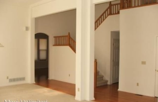 2404 S. Holman Cr. Gallery 3