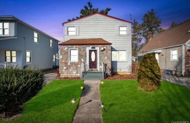 627 10th Avenue - 627 10th Avenue, New Hyde Park, NY 11040