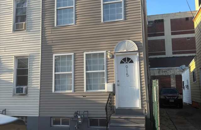 915 MECHANIC STREET - 915 Mechanic Street, Camden, NJ 08104