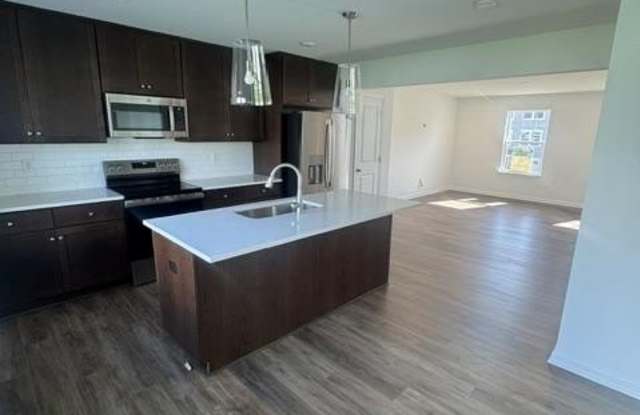 172 BOLINGBROKE Way Gallery 2
