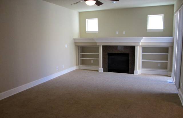 **$300 Off First Month's Rent** Lovely Three Bedroom Home with Office Located in the Edgewater Community in Tigard Gallery 3