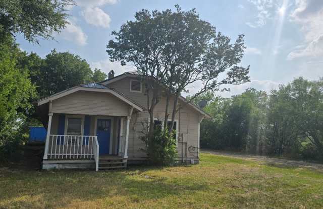 House + 0.5 acres for Lease In Manor photos photos