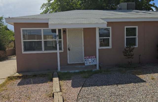 3 Bedroom, 1 Bathroom Home! Schedule a Showing Soon! photos photos