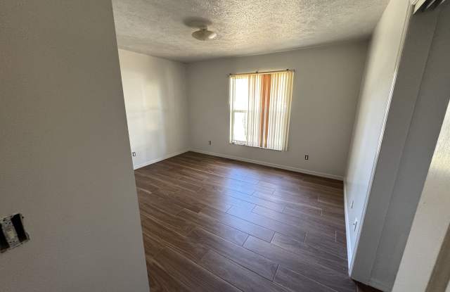 2627 Ne 8th Ave photos photos