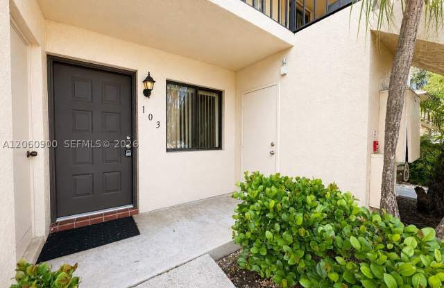 6585 Somerset Dr Gallery 2