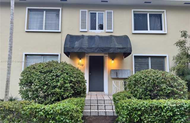 300 Mendoza Ave - 300 Mendoza Avenue, Coral Gables, FL 33134