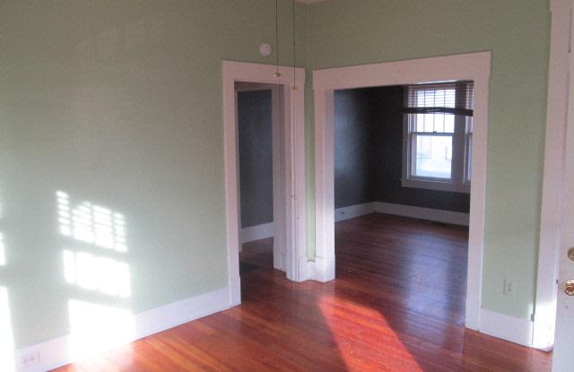 Cute House on small & Private Street - in the District and very near Columbia College Gallery 4